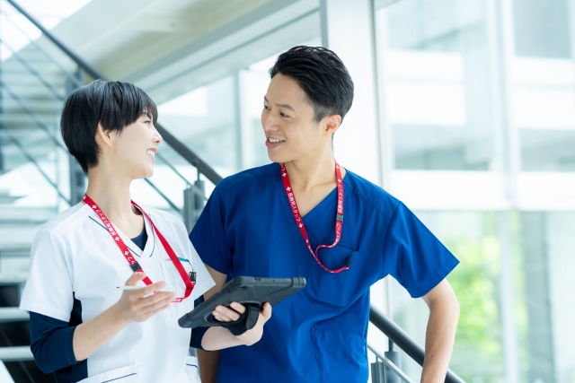 新人看護師が先輩とうまくやるコツ